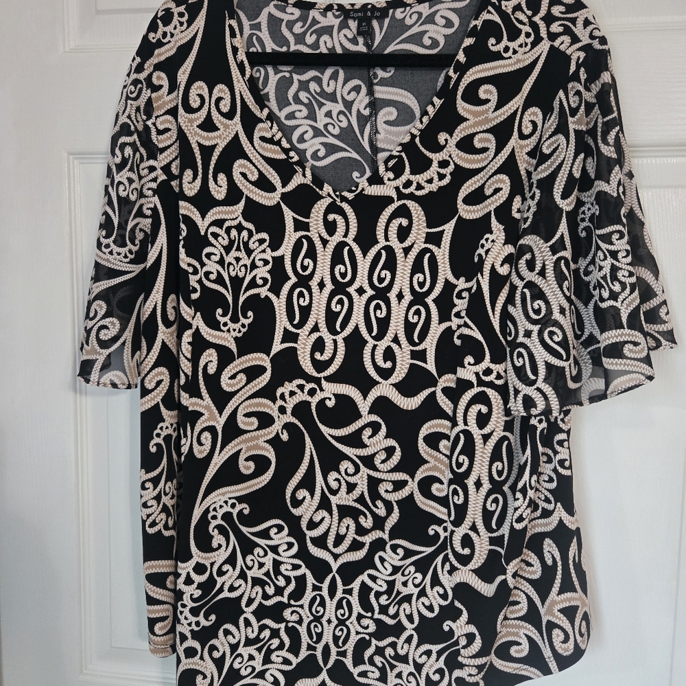 Sami & Jo Black & White Blouse V Neck XL Cap Sleeves
